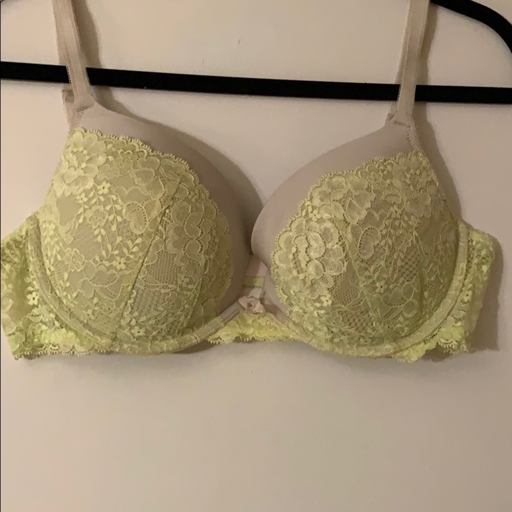 💚 Victoria’s Secret Lace Underwire Bra 38C